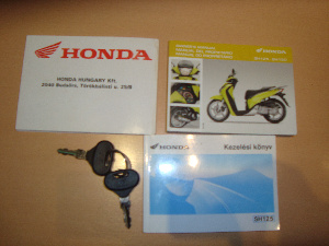 Honda SH 125 Mo-i szervízkönyv ÁFÁS! 22900 Km