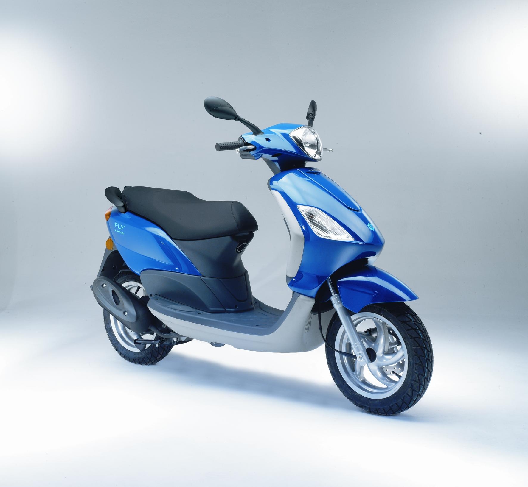 FAPADOS JÁRAT - Piaggio Fly 50 - Piaggio robogó - Webrobogó