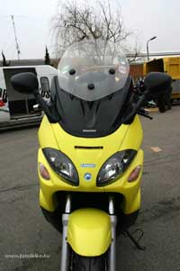 Piaggio X9 500 (forrás: Autó-Motor 2001. január)-Webrobogó