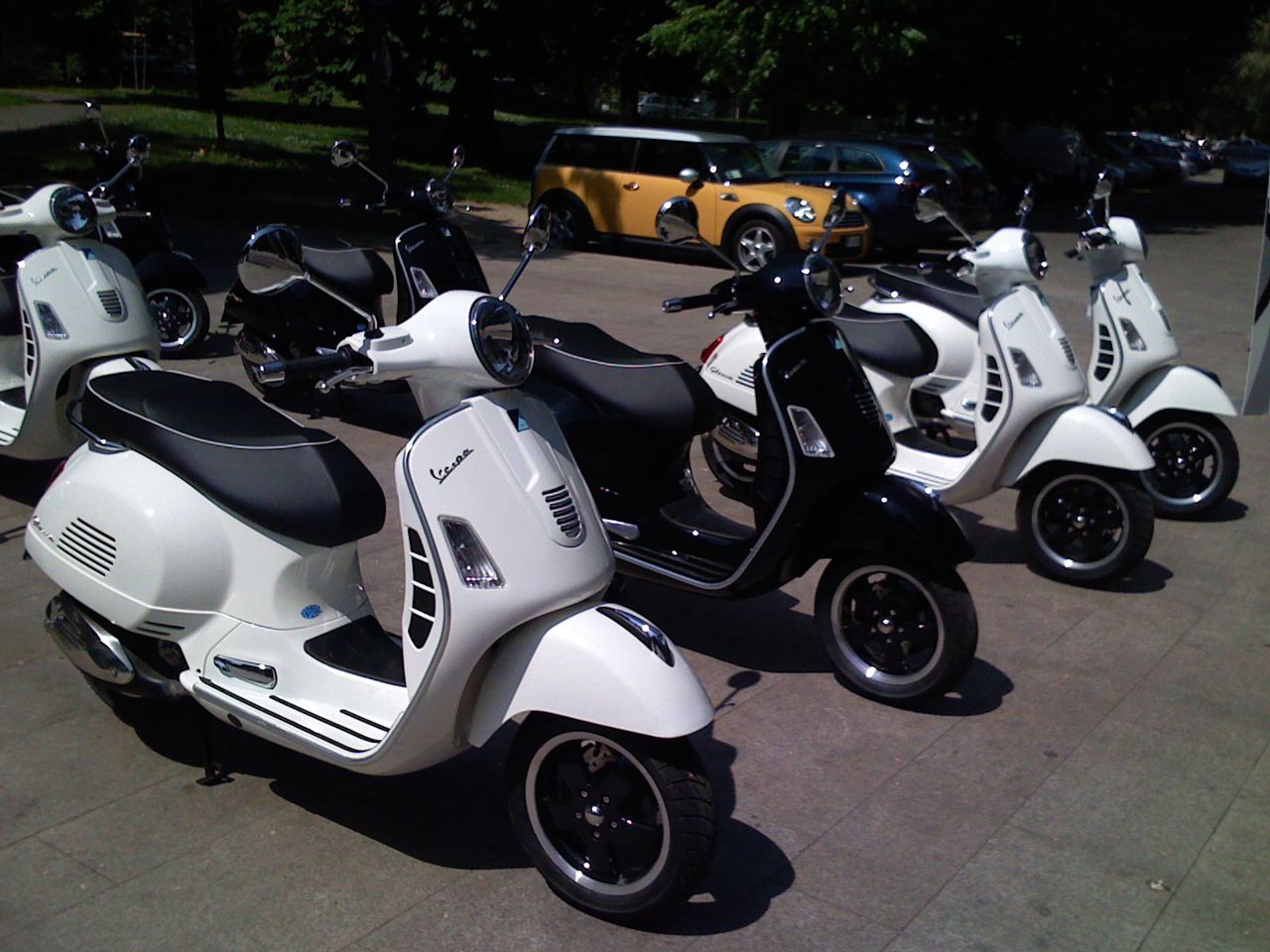 Itt a Vespa új csillaga a GTS 300 Super és a Gilera Nexus 300 - Webrobogó