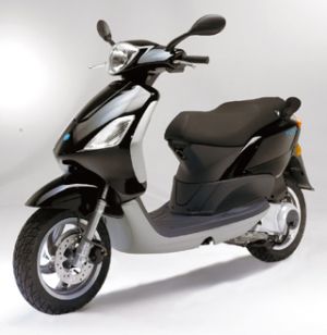 FAPADOS JÁRAT - Piaggio Fly 50 - Piaggio robogó - Webrobogó