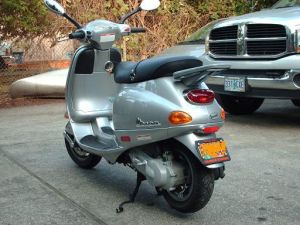 VESPA ET 2-WEBROBOGÓ