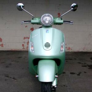 A Vespa legújabb VASPAripája-Vespa GT 200-Vespa robogó-(Forrás: Scooter magazin)-Webrobogó
