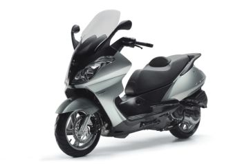 Összehasonlítás: Piaggio x evo 400 vs. Aprilia Atlantic 500 - Új eladó robogók - Webrobogó