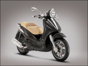Összehasonlítás:Piaggio Beverly Cruiser 500 vs.  Aprilia Scarabeo 500 NEW - Új eladó robogók - Webrobogó