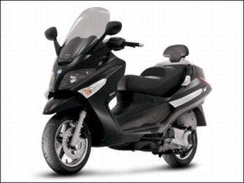 Összehasonlítás: Piaggio x evo 400 vs. Aprilia Atlantic 500 - Új eladó robogók - Webrobogó