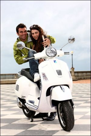 Vespa GTS 300 SUPER - Vespa robogó - Új eladó robogók - Webrobogó