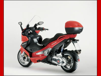 Gilera Nexus 300 - Villantós robogó - Gilera robogó - Webrobogó