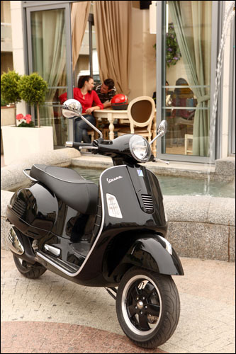 Vespa GTS 300 SUPER - Vespa robogó - Új eladó robogók - Webrobogó