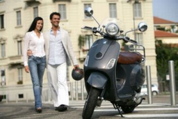Összehasonlítás:  Vespa LXV 125 vs. Aprilia  Mojito Custom 125 