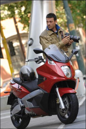 Gilera GP 800 - A V-kettes hiper robogó - Gilera robogó - Webrobogó