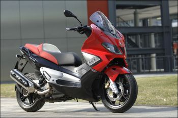 Gilera Nexus 500 - A vörös ördög - gilera robogó - webrobogó