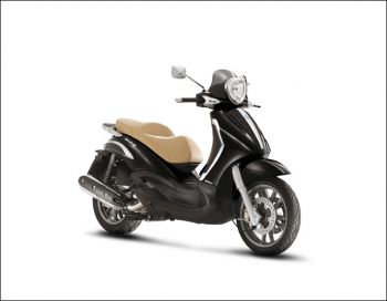 Piaggio Beverly 400 skúter - Webrobogó