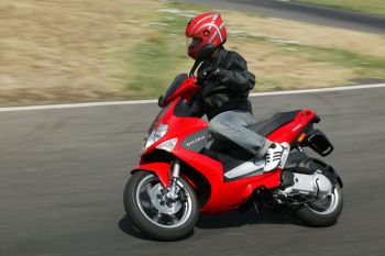 Gilera Runner 50 SP skúter - Webrobogó